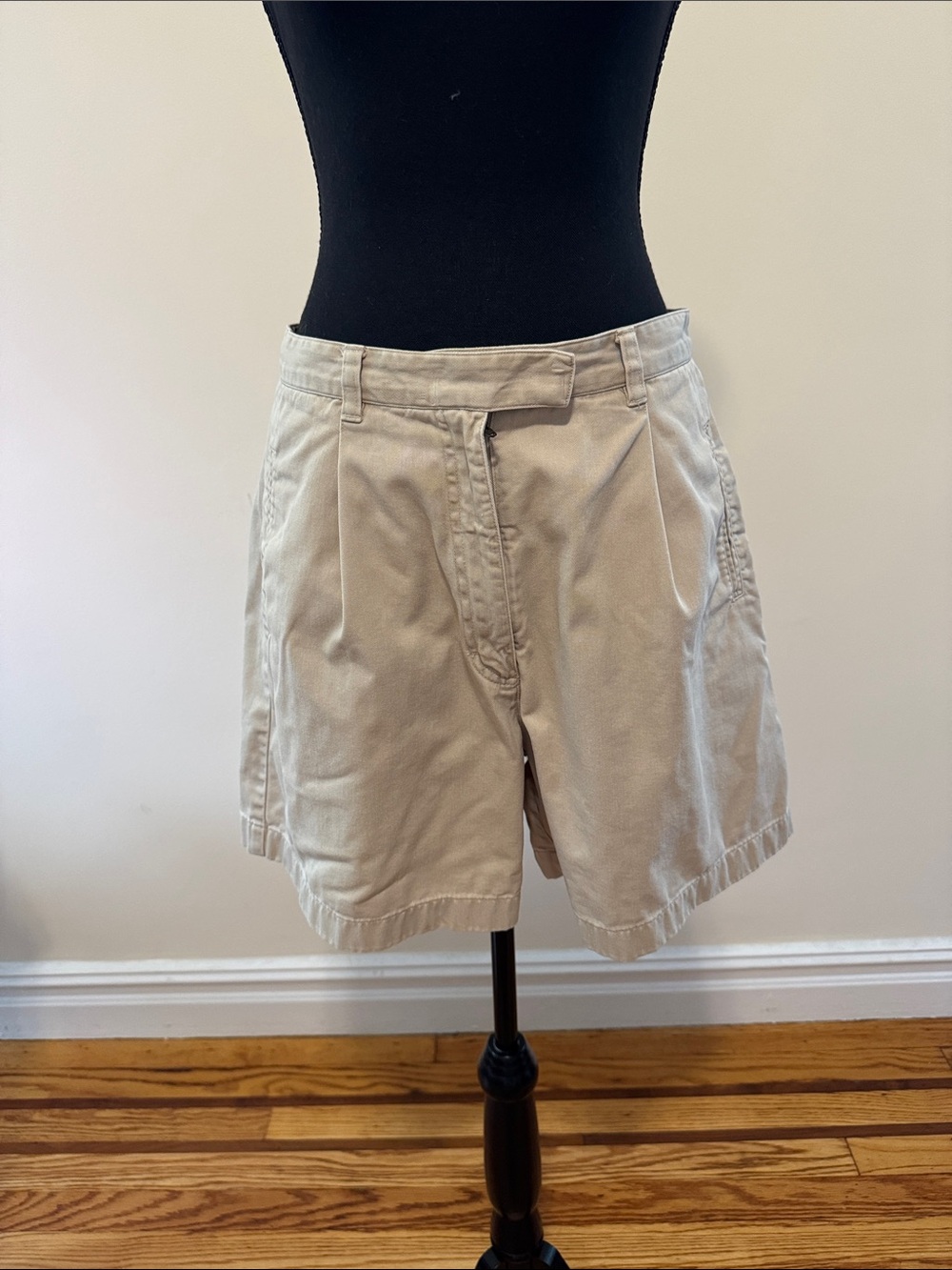 Vintage Classic Women's Pleated Khaki Shorts